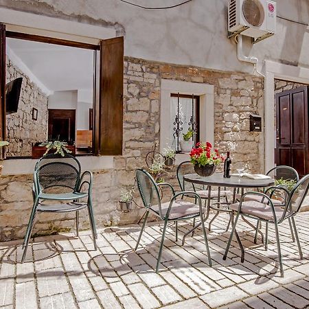 Apartments Taylor Rovinj Bagian luar foto