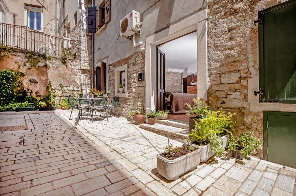 Apartments Taylor Rovinj Bagian luar foto
