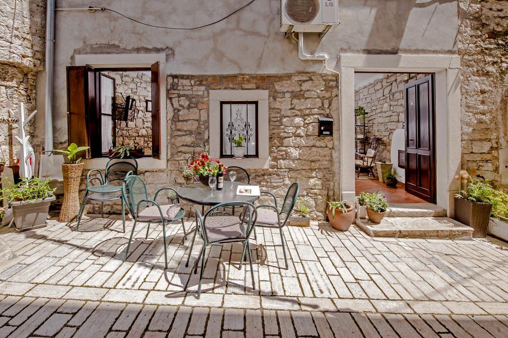 Apartments Taylor Rovinj Bagian luar foto