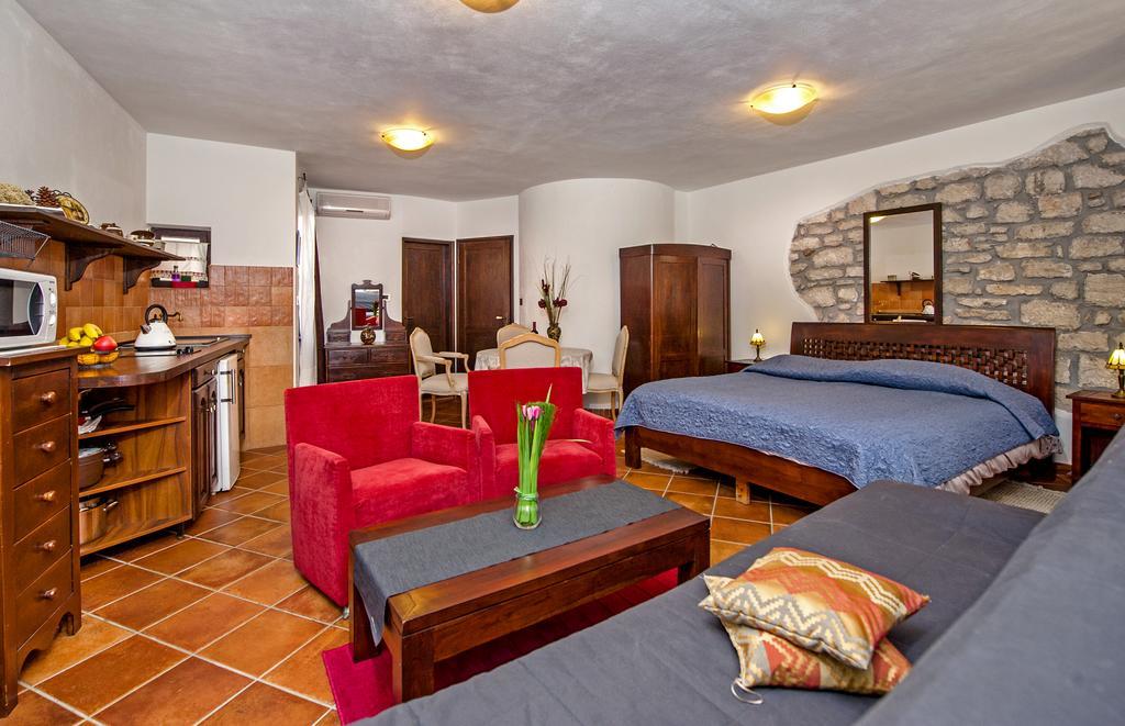 Apartments Taylor Rovinj Bagian luar foto